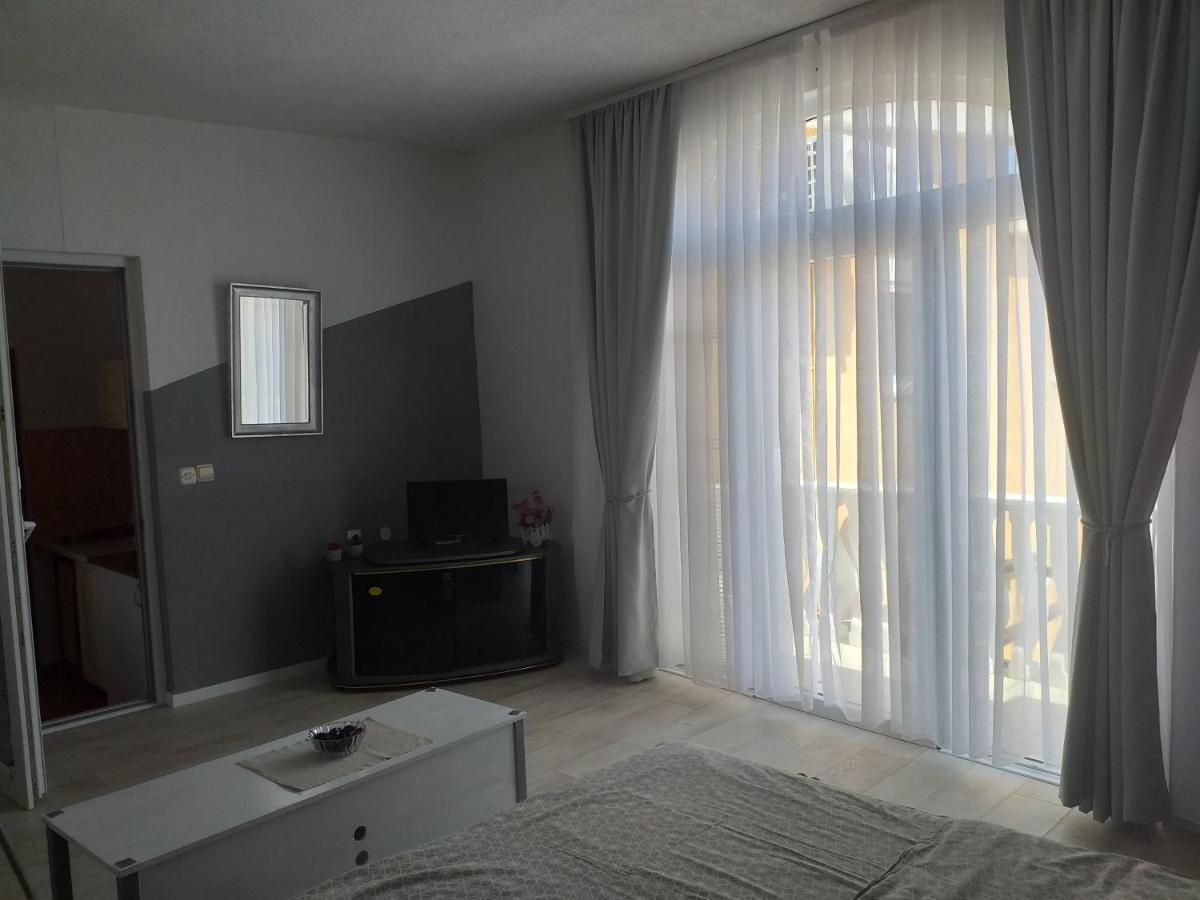 Apartmani Marijanovic Vir Exterior photo