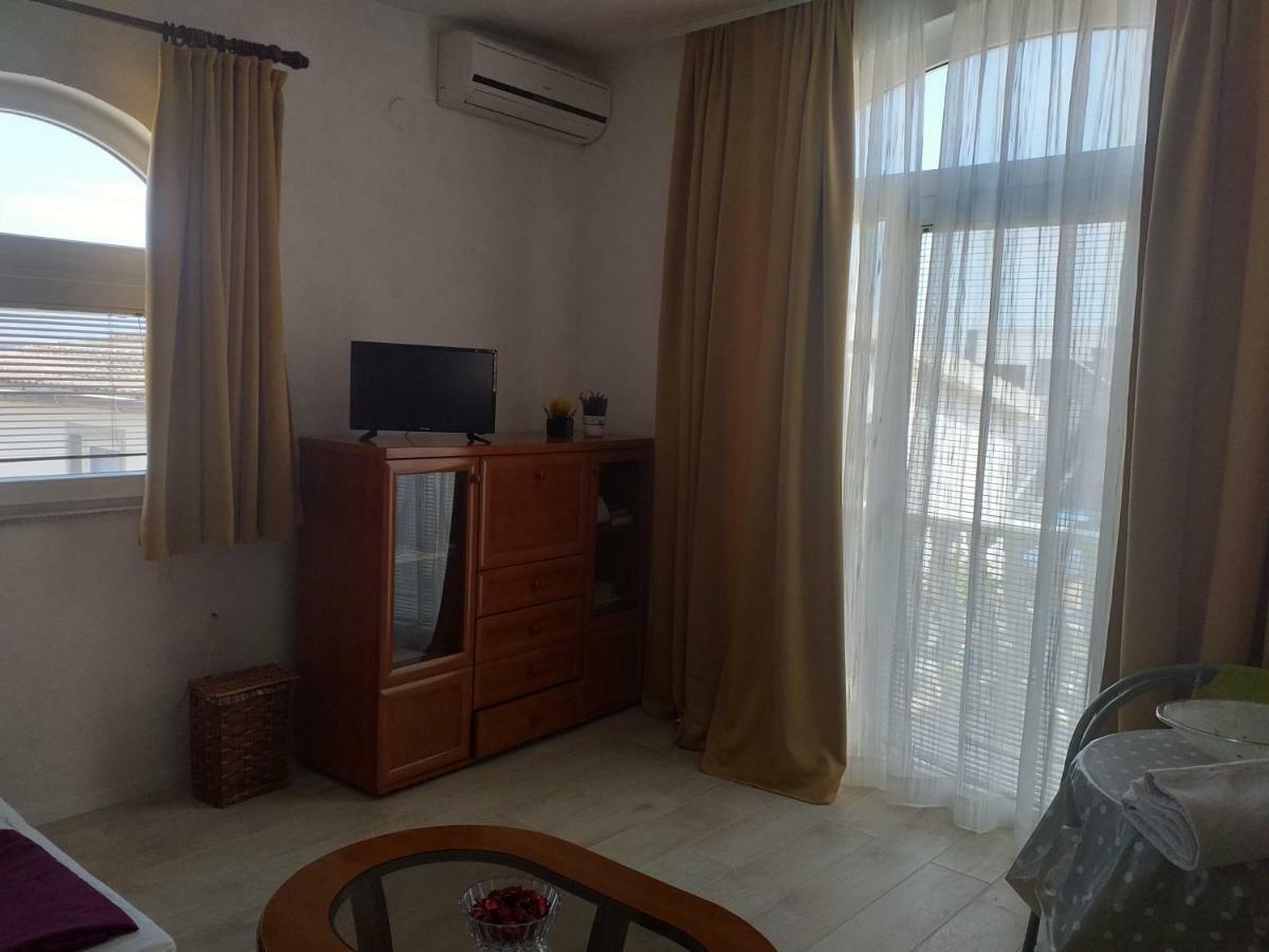 Apartmani Marijanovic Vir Exterior photo