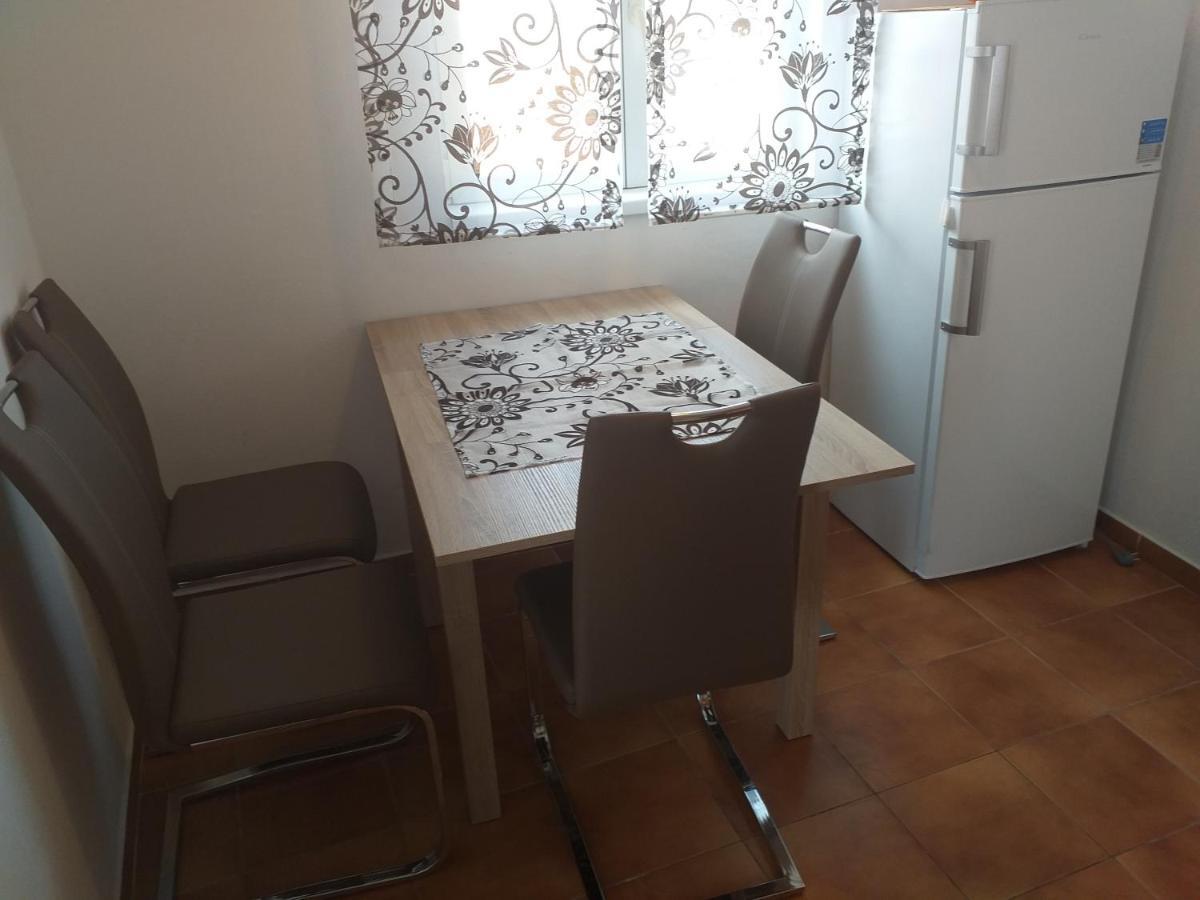 Apartmani Marijanovic Vir Exterior photo